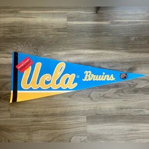 UCLA Bruins NWT Premium Soft Felt 30" x 11"‎ Large Pennant Flag Big 10 NEW